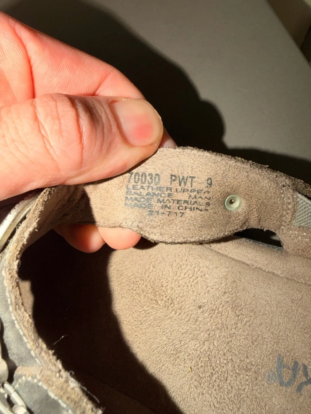 Womens Minnetonka Silverthorne 360 Leather Thong Sandals